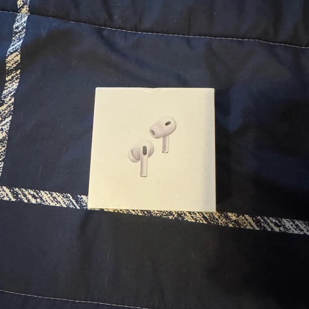 Apple White Wireless Earbuds with Accessories